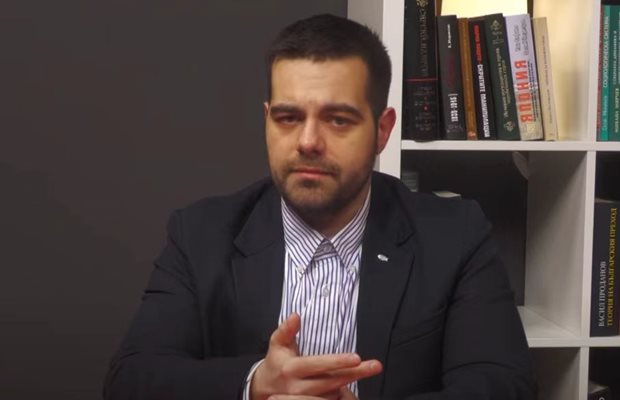 Вярвам, че след приемането ни в Еврозоната, цените няма да се вдигнат, така както вярвах 2022 и 2023, че Украйна е на път да смаже руснаците и да влезе в Москва