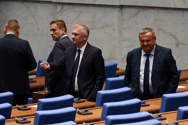 ДПС на Доган остана без партийна централа