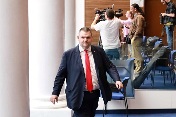 Делян Пеевски: Без субсидия и офиси за партиите на Кирил Петков и Божидар Божанов
