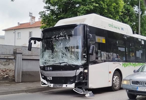 Шофьорът на автобуса, който уби човек в София, действал правилно