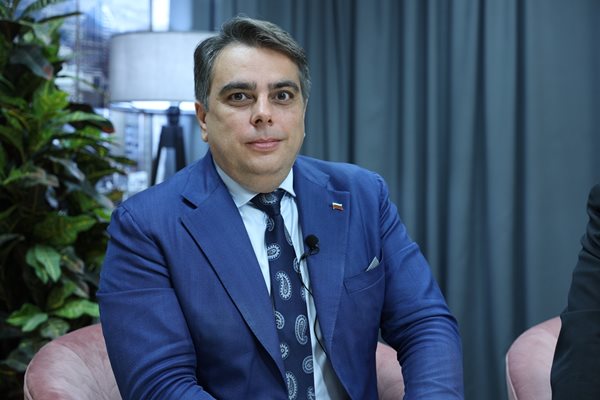 Асен Василев: Еврото може да вдигне цените на имотите, но не на храните