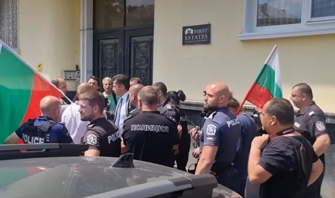 Даниел Митов за Кирил Петков: Нямаше да говори с протестиращите, ако нямаше полицаи