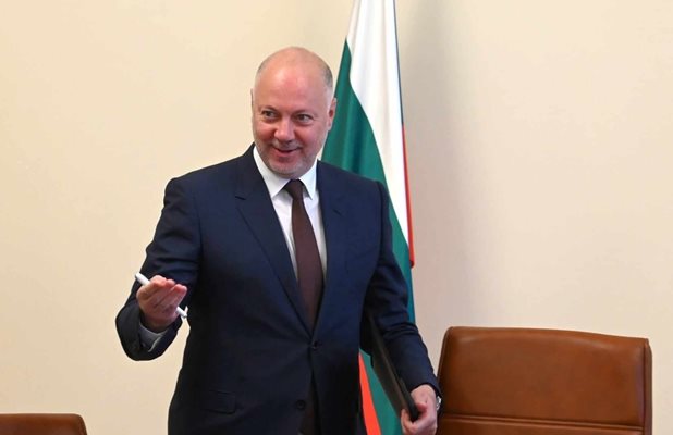 Има указ за освобождаването на Тончев, още няма съгласие за главен секретар на МВР