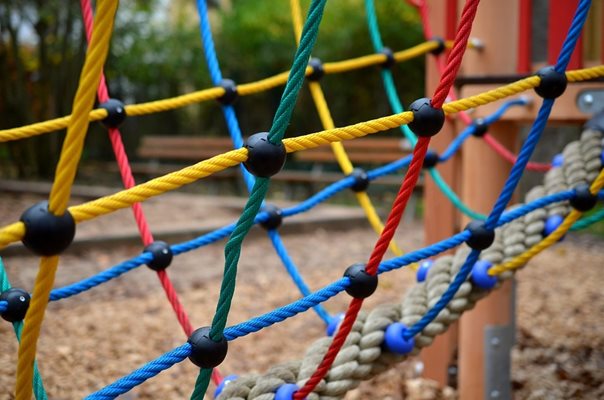 50-годишна жена обра 10-годишно момче на детска площадка в Стара Загора