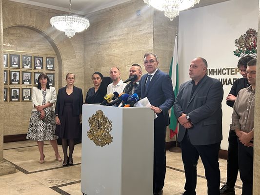 Гуцанов: Облекчаваме еднодневните трудови договори - вече ще се вписват само ЕГН и трите имена
