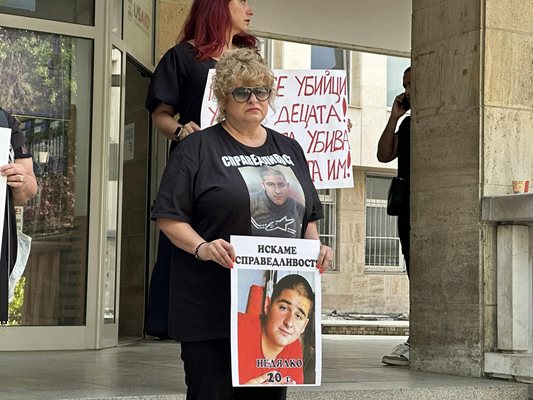 Майката на убития пловдивски моторист Недялко: Това не е кошмар, това е един ад