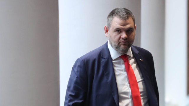 Пеевски сезира КЗК за потенциален картел на 