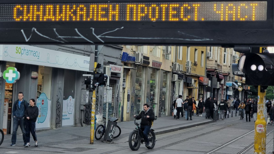 Служители на градския транспорт в София излизат на нов протест