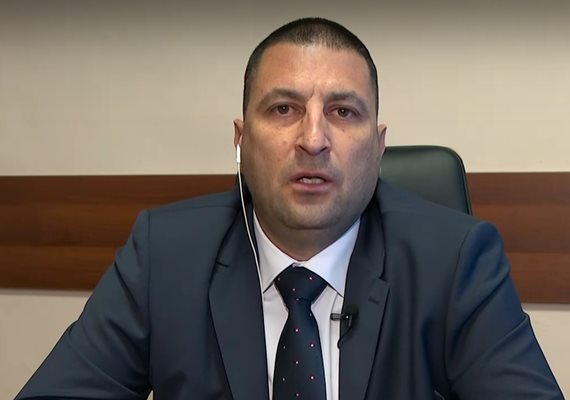 Пускат електрошок на полицаите, за да видят какво е