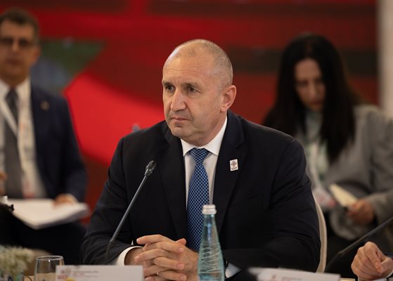 Президентът Радев отговори на Борисов за полетите с правителствения самолет