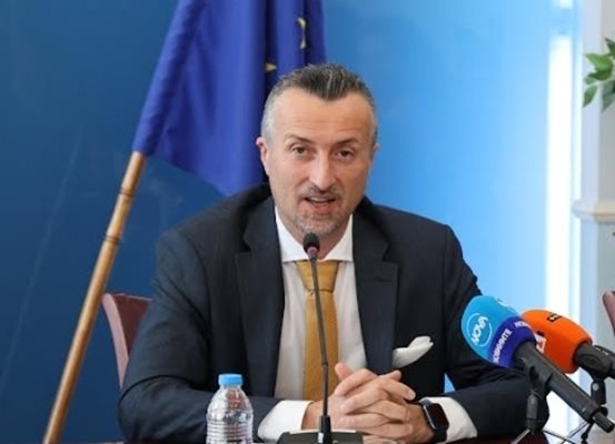 Нито една фирма не се е явила на преговори с НЗОК за безплатните антибиотици за деца
