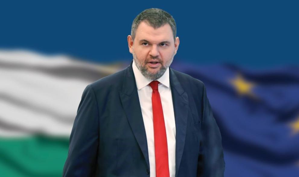 Ако Пеевски е демонът от мазето, то той с удоволствие чака точно тези да почнат да хвърлят паветата...
