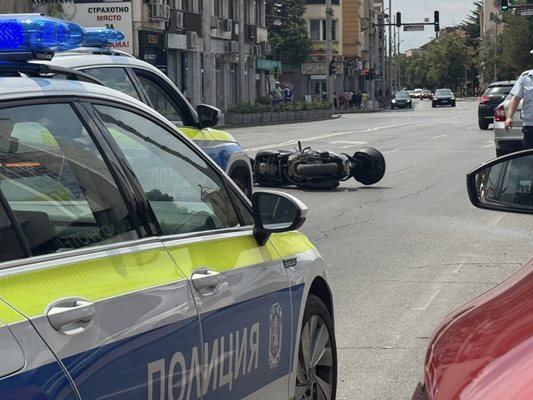 Бившият кандидат за кмет на Казанлък Стоян Моряка катастрофира с мотор в центъра на града
