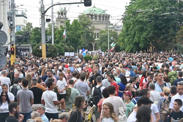 Стотици излязоха на протест в София, настояват за независимо правосъдие