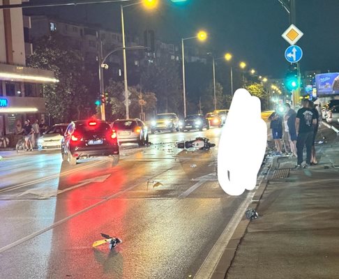 Загина моторист, демонстриращ опасното си каране в социалните мрежи