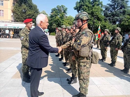 Министър Запрянов: 11 хил. лв. на час струва участието на военен хеликоптер в гасенето на пожари