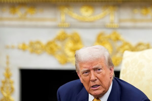 Свалиха от самолет мъж, крещял „смърт за Америка и за Тръмп“