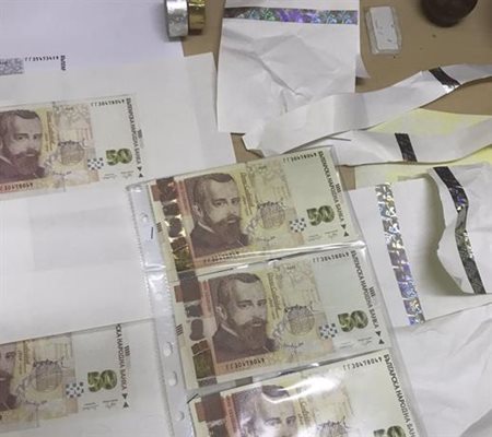 Тийнейджър опита да открадне 7600 лв. от букмейкърски клуб в Стрелча