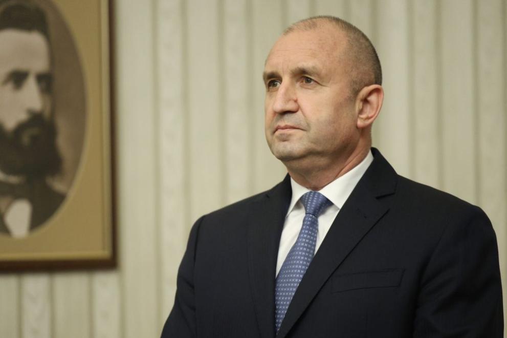 Президентът Радев: Разполагаме със 17 вертолета за гасене на пожари, но годни са само четири