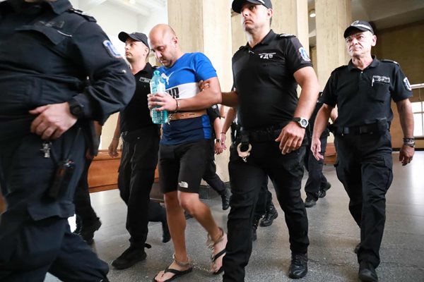 Стоян Денчев, задържан за умишления палеж във Велико Търново, остава в ареста! Огънят влязъл и в имоти