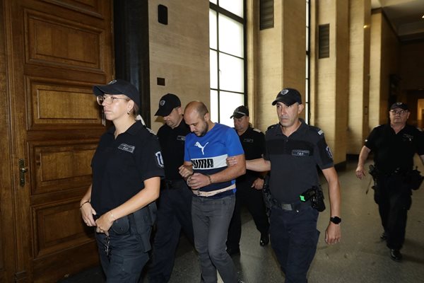 Оставиха в ареста Стоян Денчев, обвинен в тероризъм и умишлен палеж във Велико Търново