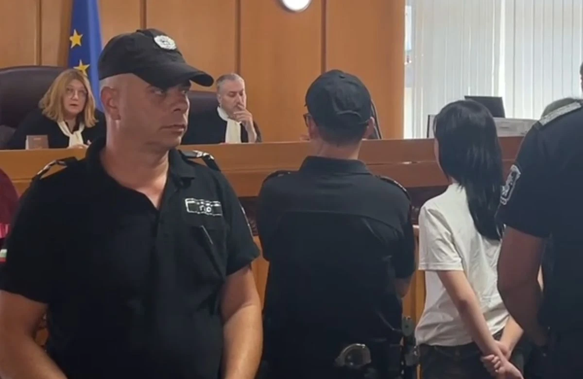 Съдът реши: Двете момичета на 15 и 17 години остават в ареста