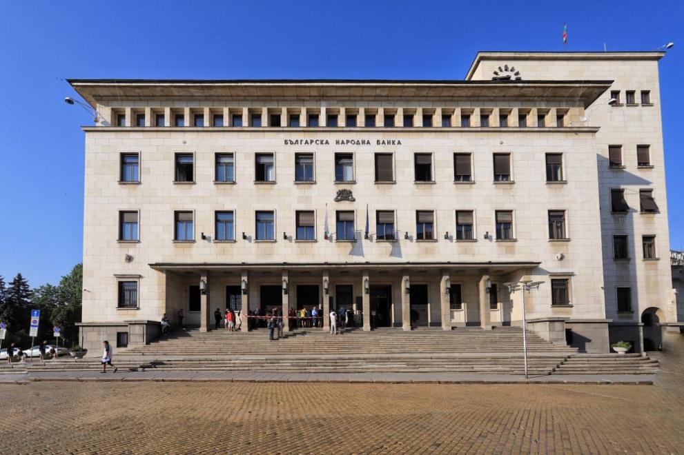 БНБ не бърза да произвежда евробанкноти, ще пуска нови левове и стотинки