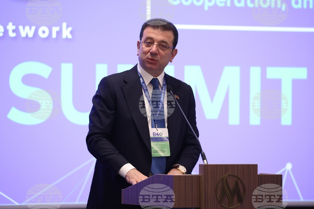 Оставиха кмета на Истанбул в ареста