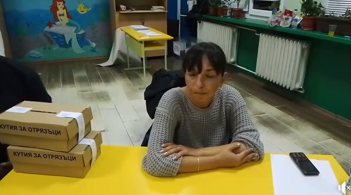 Когато членовете на комисията си мислят, че камерата не работи (ВИДЕО)