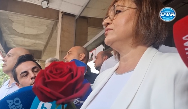 Корнелия Нинова обяви пред събралите се в нейна подкрепа на 