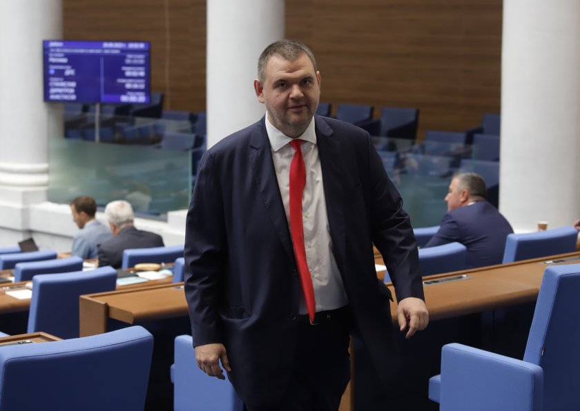 Може ли Делян Пеевски да имигрира в ГЕРБ?
