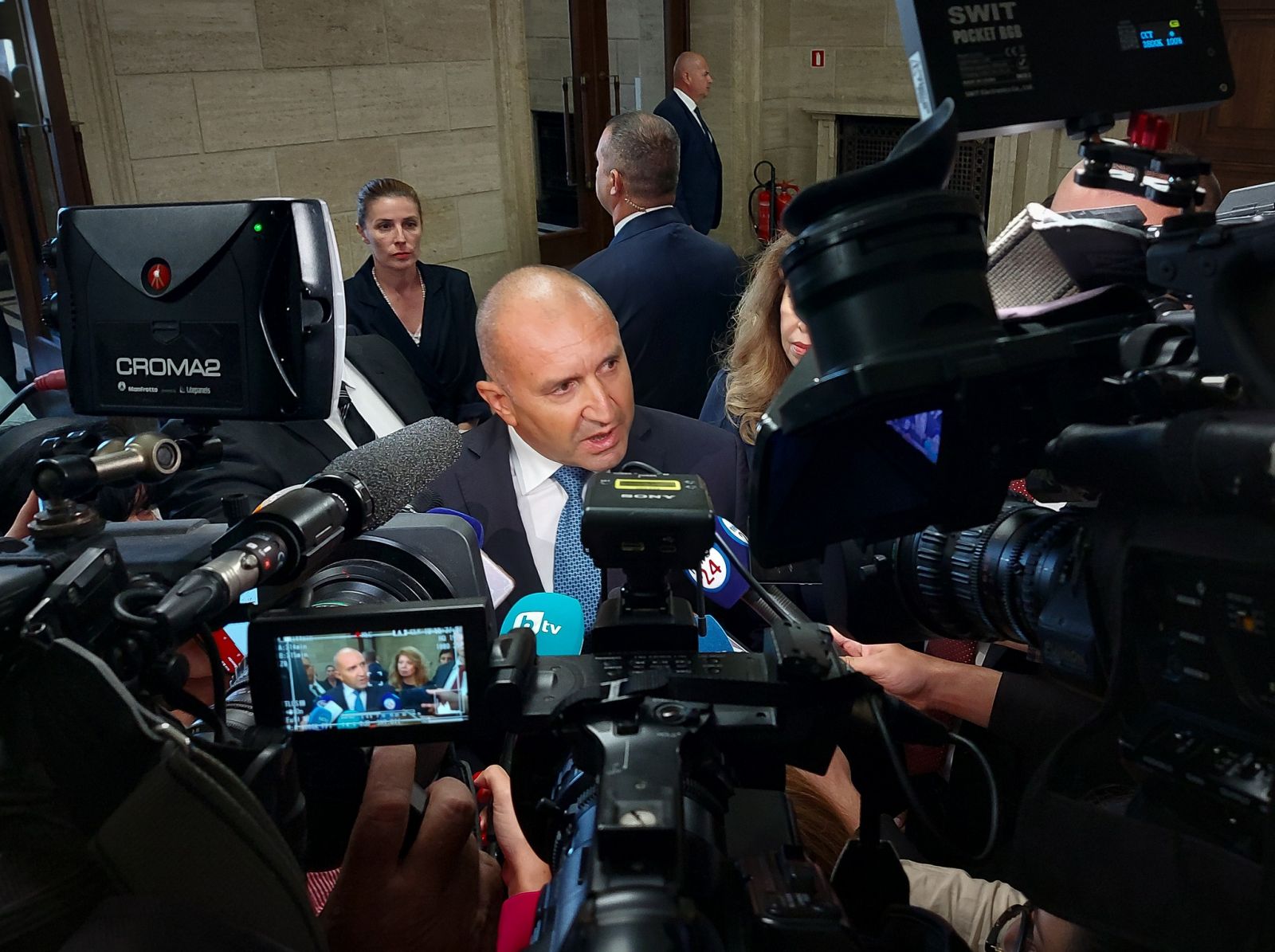 Президентът Радев: Политическата криза не е отминала