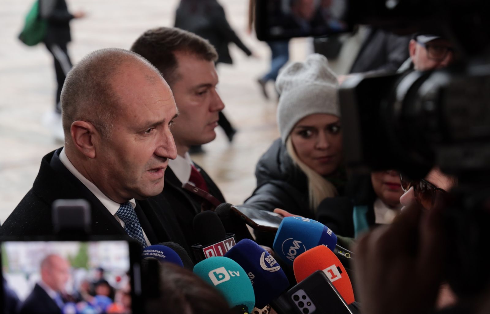 Президентът Радев: Приветствам всички хора, които надигат глас и напомнят на социопатите и биячите в парламента, че България е и ще бъде демокрация