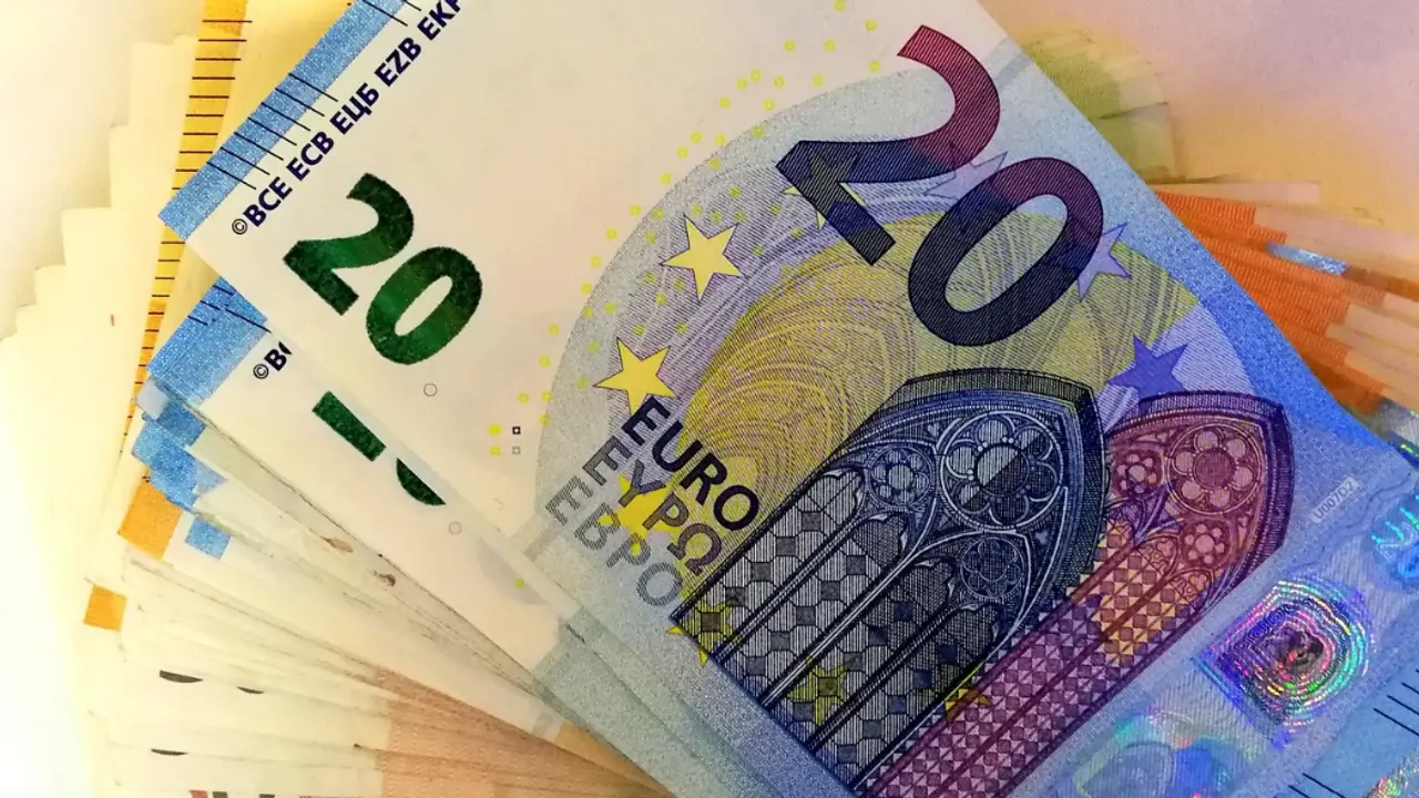 Минималната заплата може да стигне 672,80 евро през 2027 г.