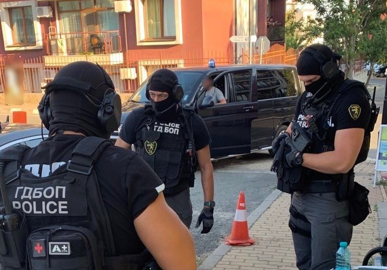 Разбиха канали за оръжие, дрога и мигранти в операция „Балкански мост II“