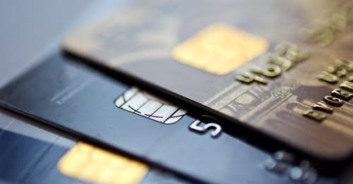 Младите теглят кредити безотговорно, пробойните са в семейството и образованието