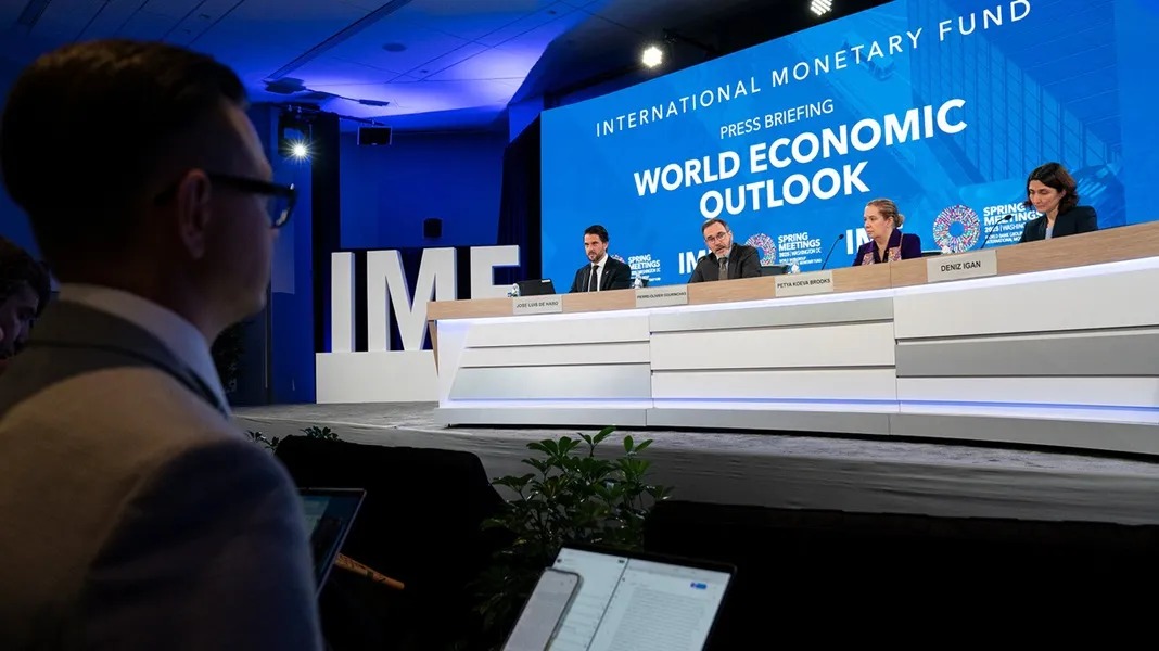 МВФ: В момента се извършва рестарт на световната икономика