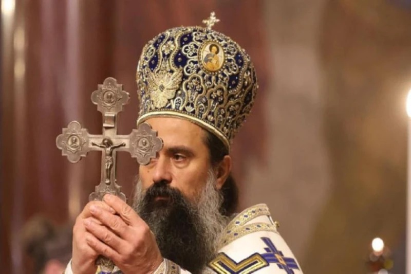 Патриарх Даниил на Разпети петък: Не трябва да се срамуваме от кръста Христов и от истината
