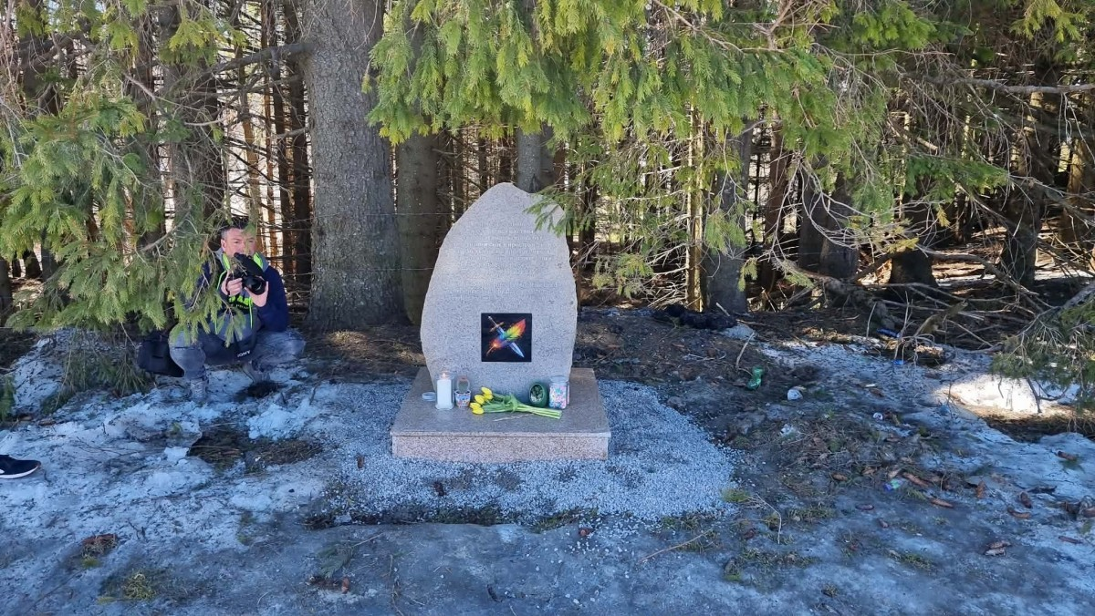 Директно от Петрохан пред първия в историята на България, паметник на педофил. (ВИДЕО)