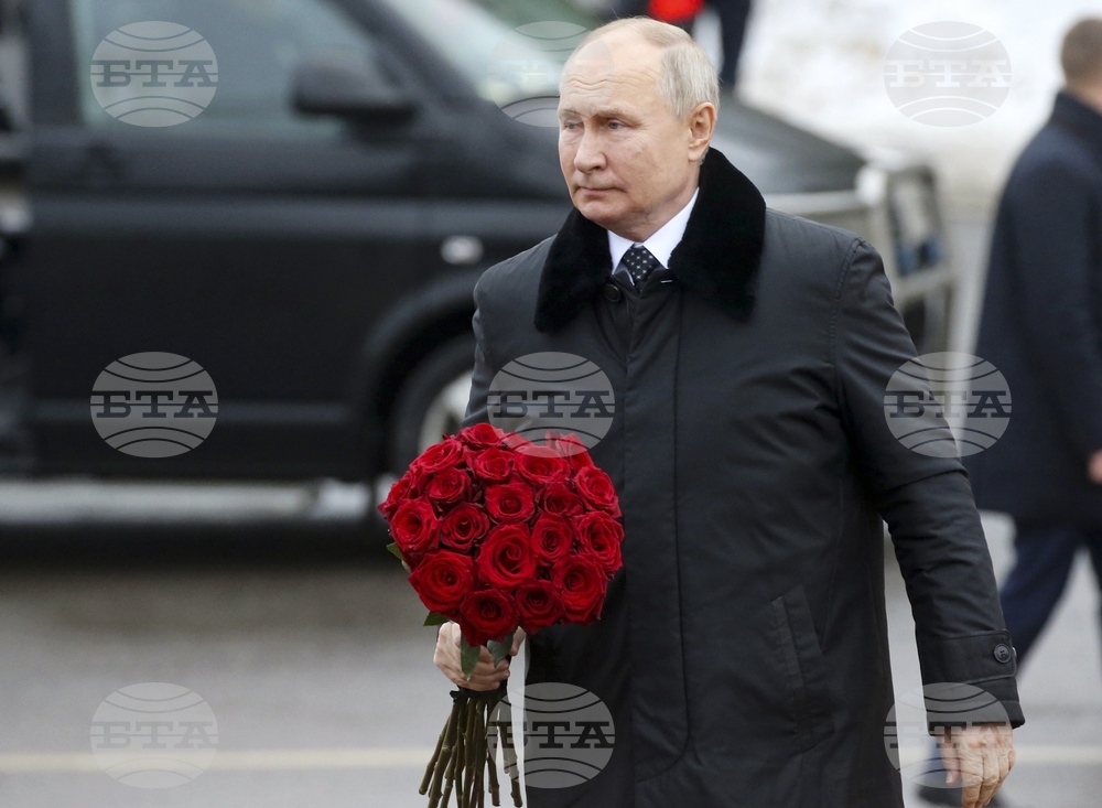 Преди срещата с Тръмп в Аляска Путин положи цветя на мемориал за американско-съветското сътрудничество в Магадан