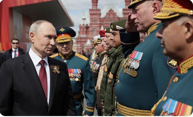 Путин може да проточи войната в Украйна, за да избегне военен бунт