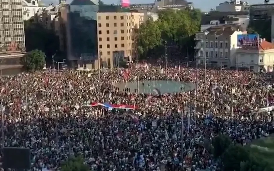 Протестиращи блокираха пътища в 18 града в Сърбия