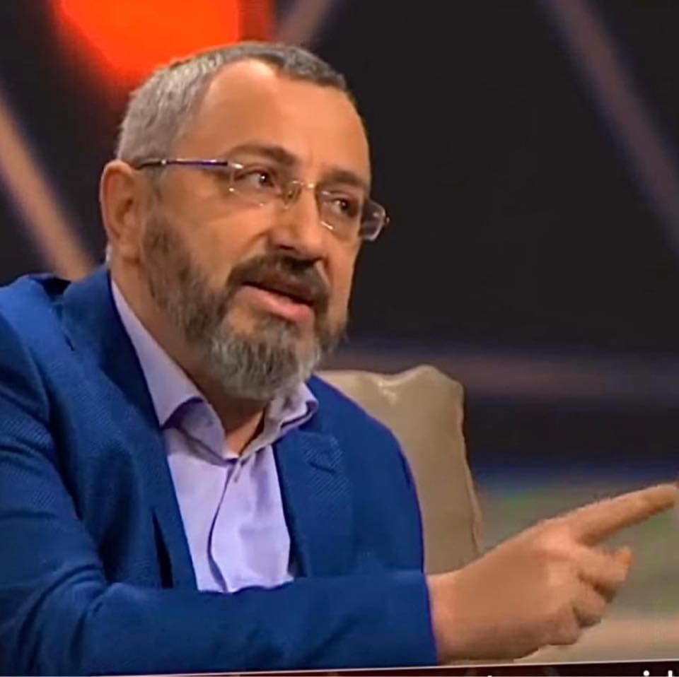 Когато шоуто заглушава реалността