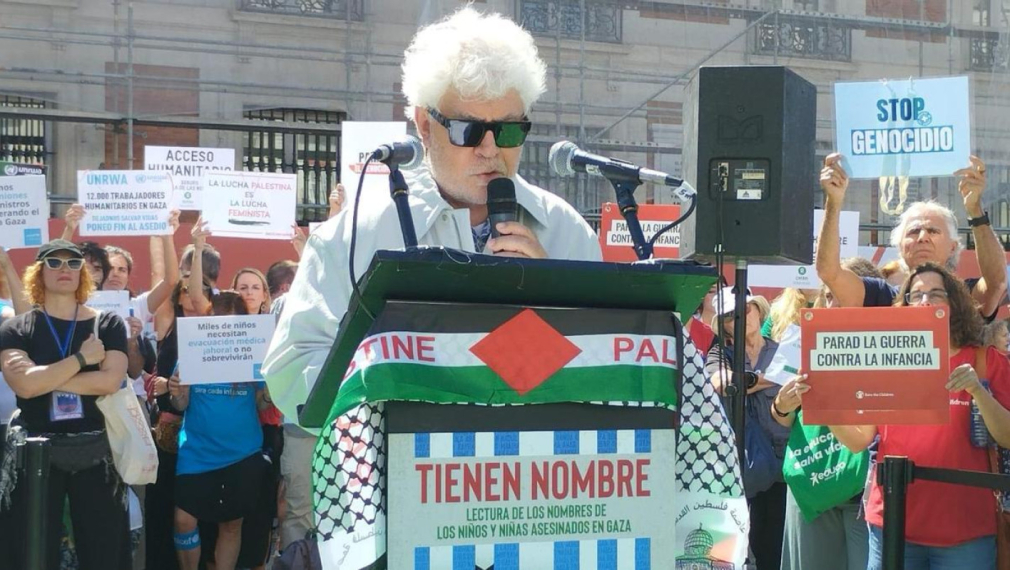 Десет часа: Алмодовар и 300 испански творци четоха на глас имената на 18 500 палестински деца, убити в Газа