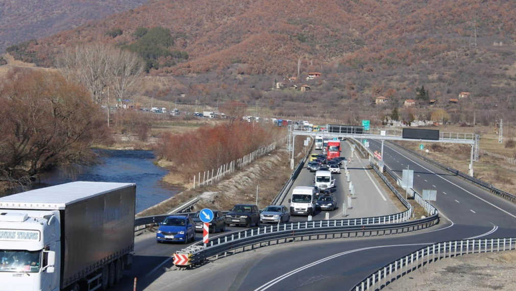 Заради зелените България ще взима 1,5 млрд. евро заем за второто платно на АМ „Струма“ извън Кресненското дефиле
