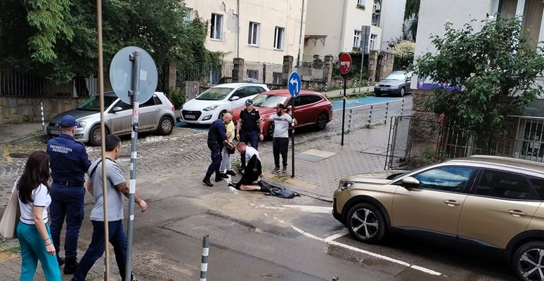 Мъжът, опитал да задигне колата на полицай с дете в нея, в ареста посегнал сексуално на съкилийник
