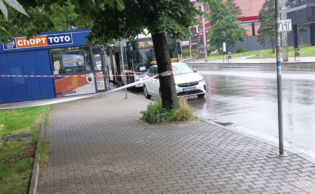 Трагедия:  Пътник почина, докато се качва на автобус