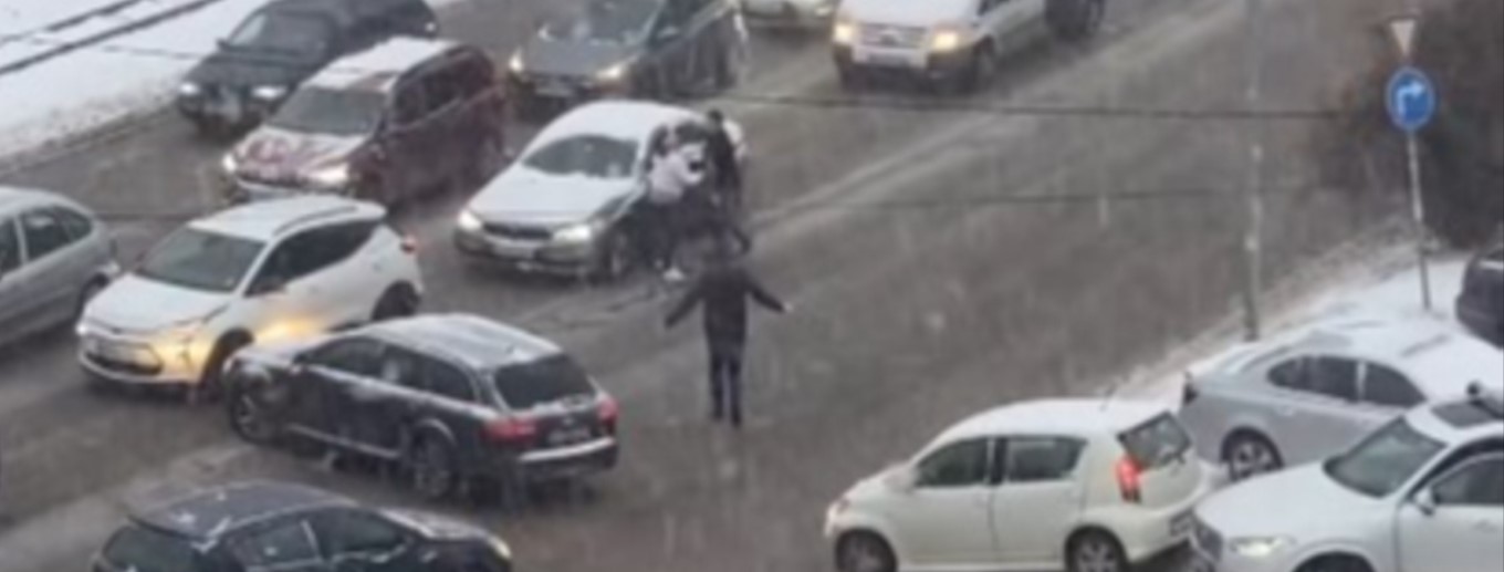 Зимна София: Разправия с бухалка на кръстовище