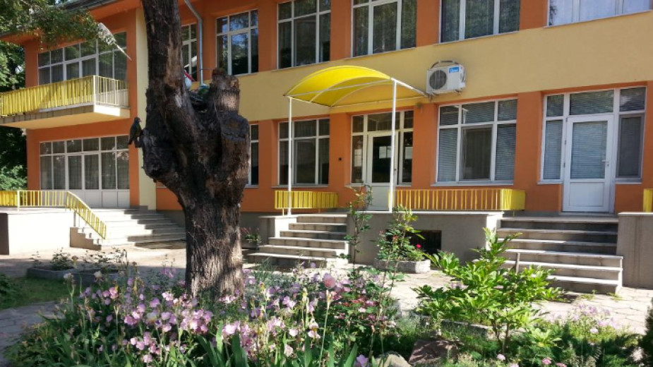Две деца избягаха от детска градина в София, возиха се на метро и стигнаха до мол