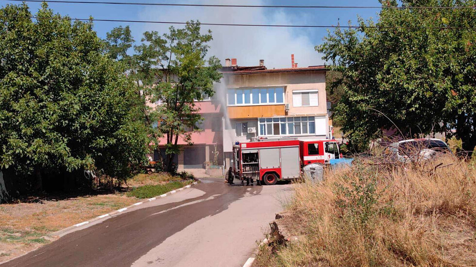 Пожар в гора до военния завод „Дунарит“